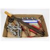 Image 1 : FLAT OF ASSORTED TOOLS INCLUDING PACKAGE OF 5 NEW