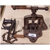 Image 1 : EARLY 1900'S HAND CRANK WINCH & PIPE VISE