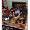 Image 1 : BOX LOT OF VINTAGE COLLECTIBLES