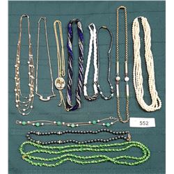 COLLECTION VINTAGE COSTUME JEWELRY