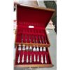 Image 1 : VINTAGE 38 PC ROGERS BROS "HERITAGE" SILVERPLATE FLATWARE SET IN CANTEEN