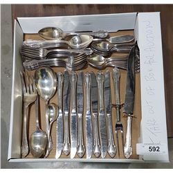 VINTAGE 67 PC ROGERS BROS "REMEMBRANCE" SILVER PLATE FLATWARE SET