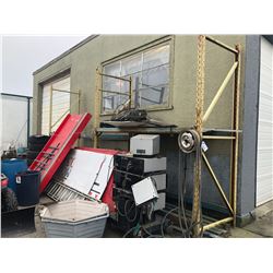 4 BAYS OF HEAVY DUTY PALLET RACKING WITH ASSORTED CROSSBARS (OTHER UPRIGHTS AT SIDE OF BUILDING)