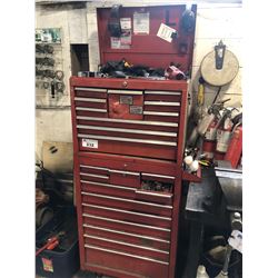 RED 21 DRAWER 2 TIER MECHANICS TOOL CHEST WITH ASSORTED SOCKETS, PRY BARS, GAUGES & MORE