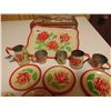 Image 2 : CHILDS' TIN TOY DISHES SET (ROSES PATTERN, LOTS OF PIECES)
