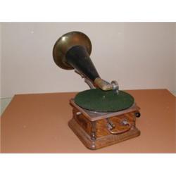 1 Columbia Graphophone Disc Player      