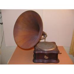 1 Columbia Graphophone Disc Player      