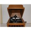 Image 2 : 1 Edison Oak Cylinder Phonograph    Model 30 8M8158 