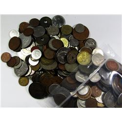 5 POUNDS WORLD FOREIGN COIN LOT