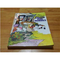 BOOK - THE CALVIN AND HOBBES - THE ESSENTIAL