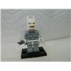 Image 1 : LEGO TINY FIGURE - BATMAN WITH CAPE, MASK, STAND & WEAPON