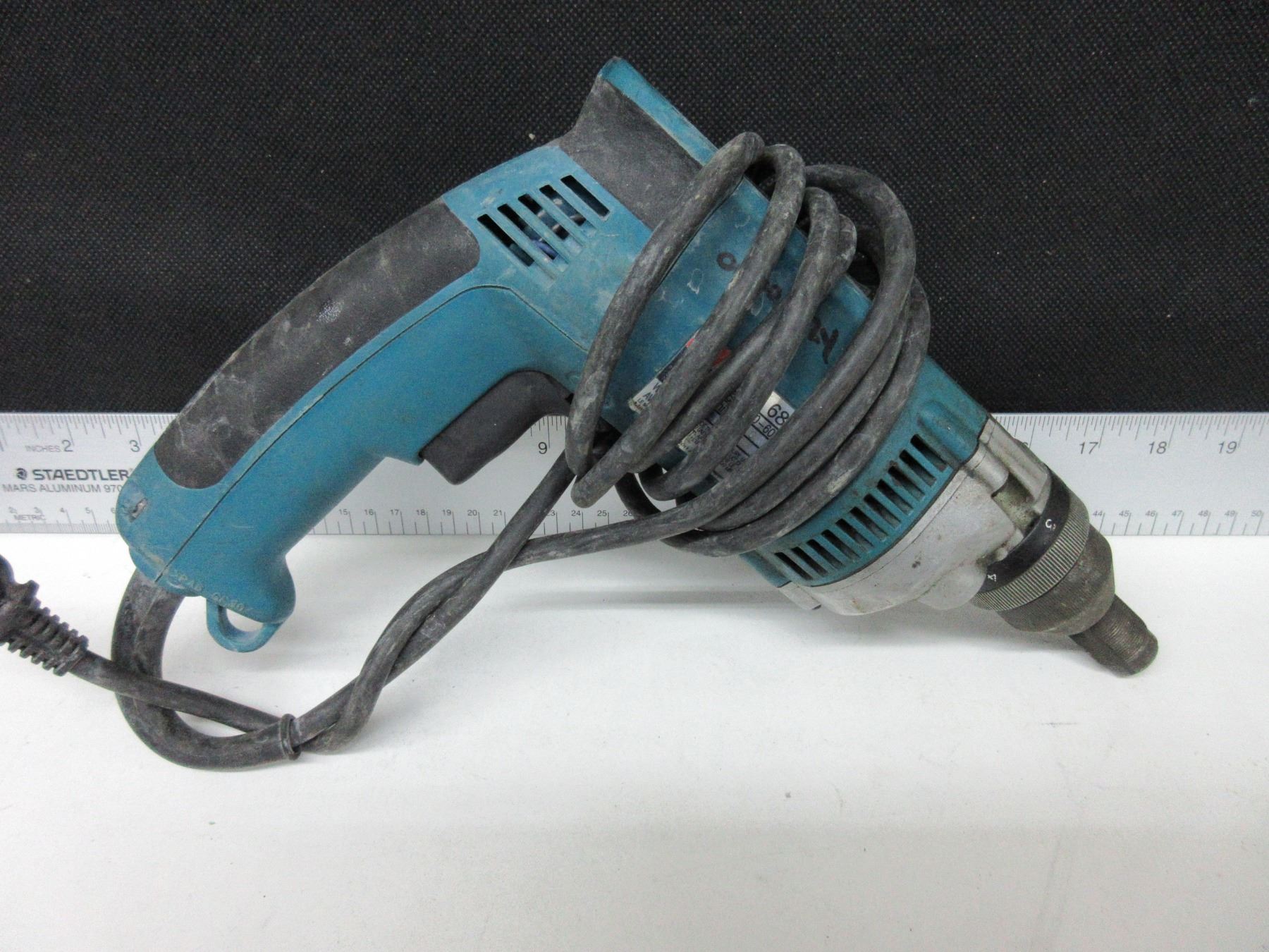 Makita Screw Gun model 6827 / TESTED WORKING
