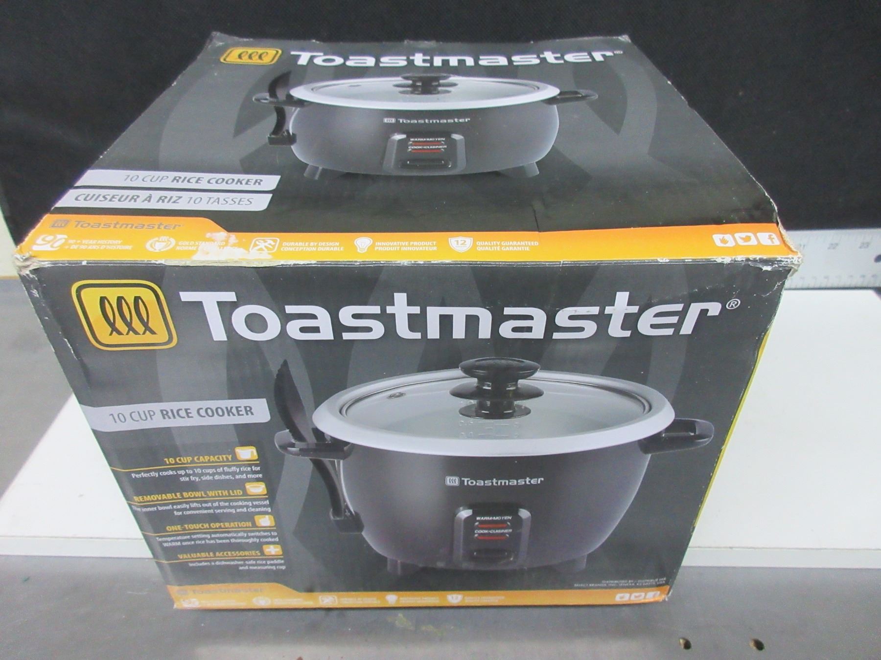 New Toastmaster 10 Cup Rice Cooker / removable bowl with lid / 1 touch
