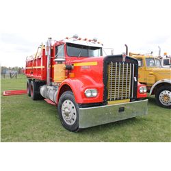 1975 KENWORTH W900 TANDEM AXLE GRAVEL TRUCK