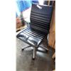 Image 2 : BLACK LEATHER AND CHROME MODERN GAS LIFT OFFICE CHAIR