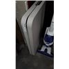 Image 1 : 4 FOOT FOLDING MARKET TABLE