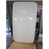 Image 1 : WHITE GLOSSY TABLE TOP
