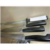 Image 2 : 3 HENCKELS KNIVES AND STEEL