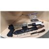 Image 1 : CROSMAN STINGER S32P AIRSOFT GUN, 2 HUNTING KNIVES W/ SHEATH, AND AMMO