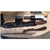 Image 2 : CROSMAN STINGER S32P AIRSOFT GUN, 2 HUNTING KNIVES W/ SHEATH, AND AMMO