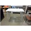 Image 2 : IKEA TABLE