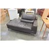 Image 1 : NATUZZI LEATHER CHAISE
