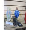 Image 1 : INUIT SOAPSTONE CARVING INCLUDES BLUE BOY AND FRIEND