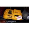 Image 2 : DEWALT 20V BATTERY CHARGER