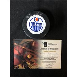 MARK MESSIER SIGNED OILERS HOCKEY PUCK (GLOBAL COA)