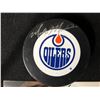 Image 2 : MARK MESSIER SIGNED OILERS HOCKEY PUCK (GLOBAL COA)