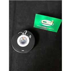 JARI KURRI SIGNED OILERS HOCKEY PUCK (CSI COA)