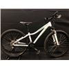 Image 1 : WHITE SPECIALIZED MYKA 24 SPEED FRONT SUSPENSION MOUNTAIN BIKE WITH FULL DISC BRAKES