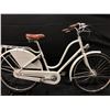 Image 1 : WHITE ELECTRA ROYAL AMSTERDAM 8 SPEED EASY STEP CRUISER BIKE