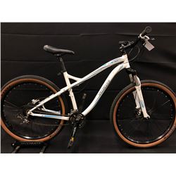 WHITE SPECIALIZED MYKA 24 SPEED FRONT SUSPENSION MOUNTAIN BIKE WITH FULL DISC BRAKES