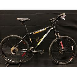 BLACK ROCKY MOUNTAIN FUSION 27 SPEED FRONT SUSPENSION MOUNTAIN BIKE WITH FULL DISC BRAKES