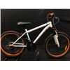 Image 1 : WHITE KIDS OZARK TRAIL 7 SPEED FRONT SUSPENSION MOUNTAIN BIKE