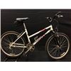 Image 1 : WHITE MOTIV EUREKA 21 SPEED FRONT SUSPENSION MOUNTAIN BIKE
