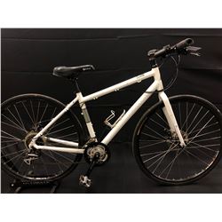 WHITE METROPOLIS ROCKY MOUNTAIN 24 SPEED HYBRID BIKE WITH FULL DISC BRAKES