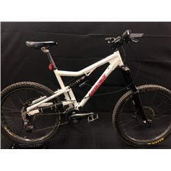 WHITE SANTA CRUZ HECKLER 18 SPEED FULL SUSPENSION DOWNHILL MOUNTAIN BIKE WITH FULL DISC BRAKES