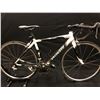 Image 1 : WHITE SPECIALIZED ROUBAIX 30 SPEED CARBON RACING BIKE