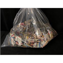 BOX OF ASSORTED HOCKEY CARDS