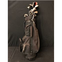 SET OF GOLF CLUBS AND BAG