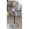 Image 1 : Air King Standing Oscillating Fan
