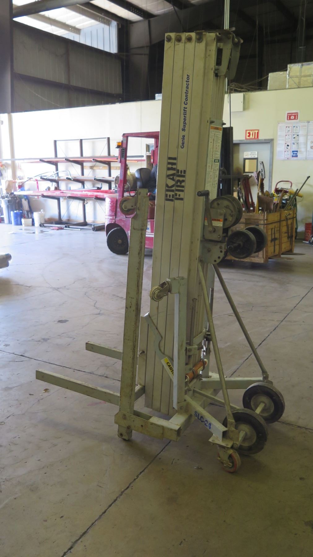 Genie SLC-24 Superlift Contractor Manual Lift - Oahu Auctions