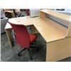 Image 2 : MAPLE 6' X 6' RECEPTION DESK, STYLE 2