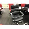 Image 2 : BLACK LEATHER TUFTED MID BACK EXECUTIVE CHAIR