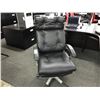 Image 2 : BLACK LEATHER TUFTED HIGH BACK EXECUTIVE CHAIR