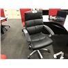 Image 2 : BLACK LEATHER TUFTED MID BACK EXECUTIVE CHAIR