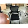 Image 2 : MESH BACK MOBILE CLIENT CHAIR