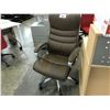 Image 2 : BROWN LEATHER TUFTED HIGH BACK EXECUTIVE CHAIR